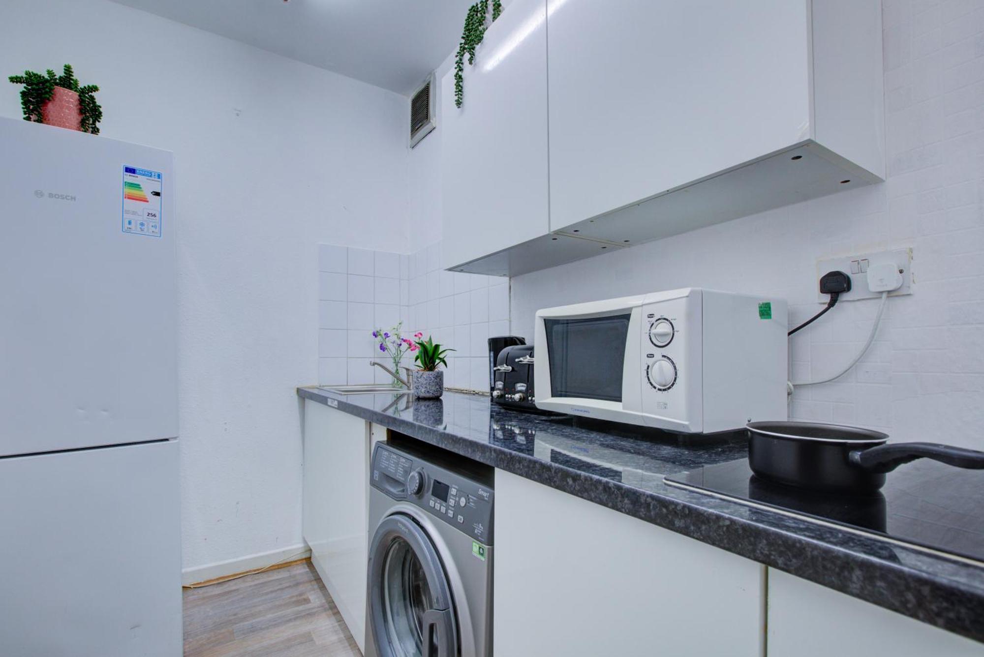 2 Bedroom And Living Edgware Road, Central * Londra